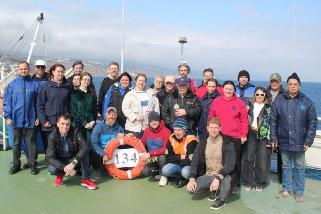 В экспедиции на НИС «Профессор Водяницкий» учёные собрали обширный материал для оценки последствий разлива мазута в Чёрном море