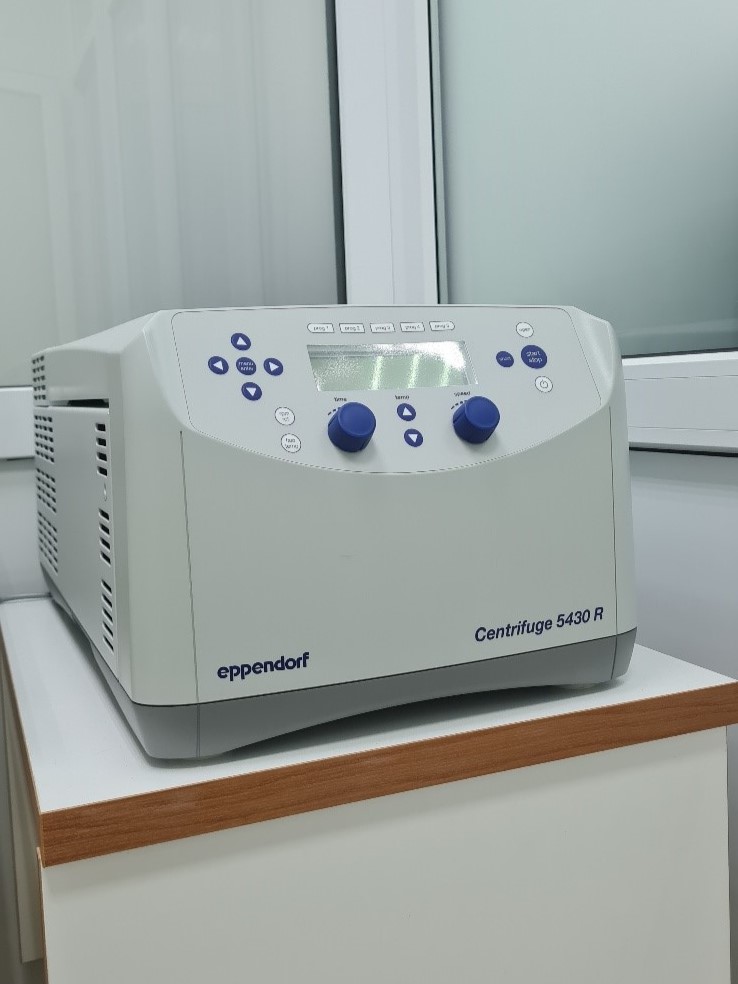 Центрифуга лабораторная с охлаждением, с комплектом роторов 5430 R.jpg